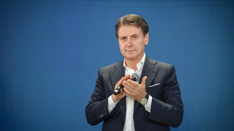 Conte fa di tutto per mettere la Schlein alle corde