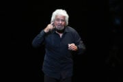 Grillo scopre la politica dei due forni: cena con Pechino e pranzo con Musk
