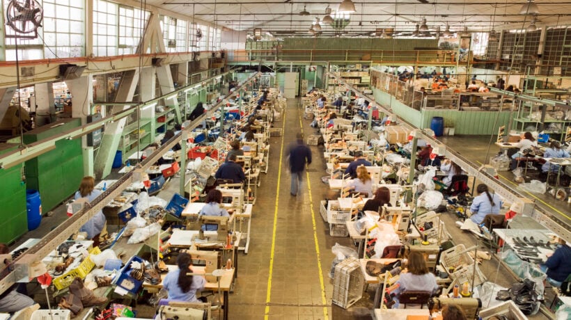 L’Ue minaccia i diritti dei lavoratori I sindacati insorgono, tranne i nostri