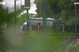 Treno deragliato in Francia, la polizia segue la pista del sabotaggio