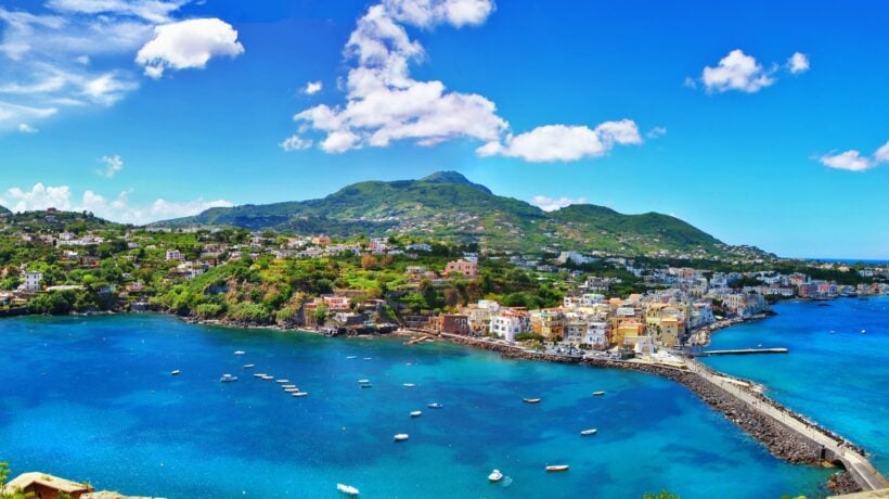 Mare cristallino, terme e dolce vita. Ischia è un sogno anche a fine estate