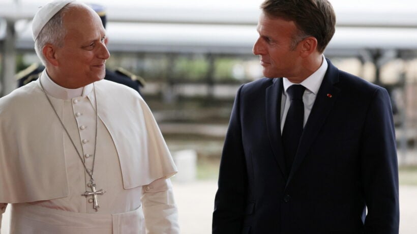 Macron «convertito», va a messa da Prevost