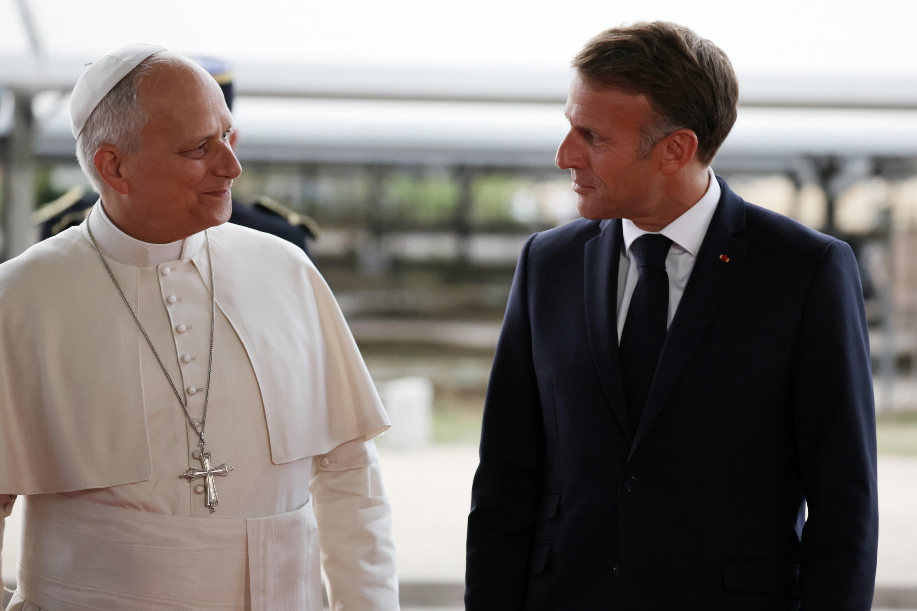 macron convertito va a messa da prevost da Laverita.info macron convertito va a messa da prevost