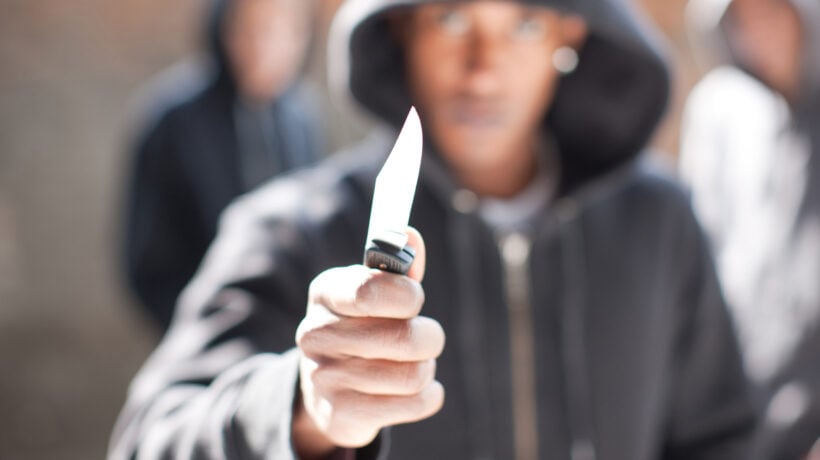 Allarme maranza: per la strada strappano le catenine dal collo