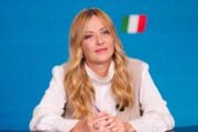 Nonostante il Quirinale, Meloni fa scuola: no al burqa e 30% massimo di stranieri