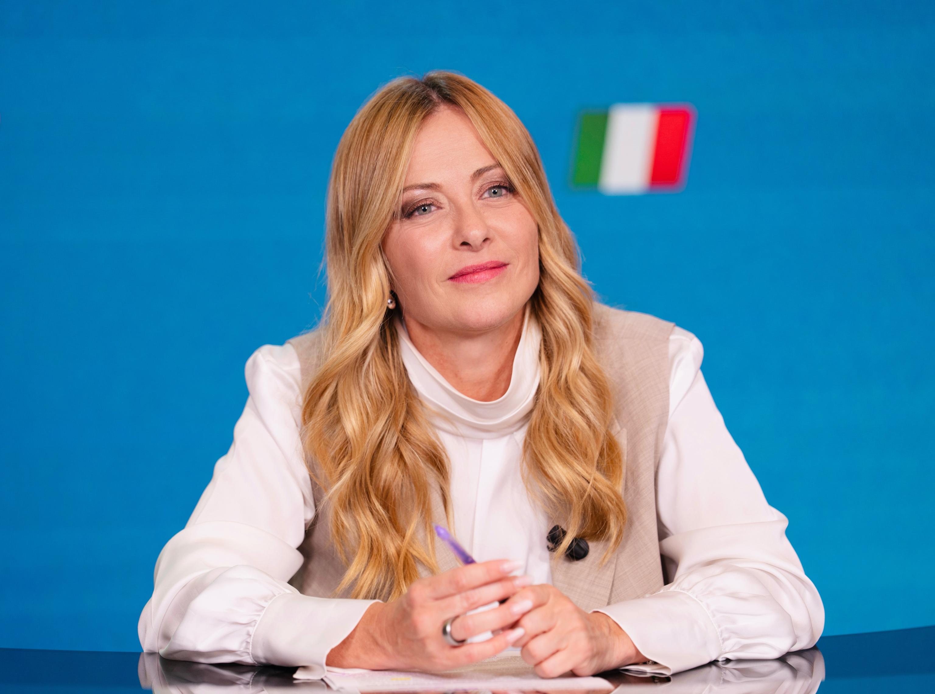 nonostante il quirinale meloni fa scuola no al burqa e 30 massimo di stranieri da Laverita.info nonostante il quirinale meloni fa scuola no al burqa e 30 massimo di stranieri