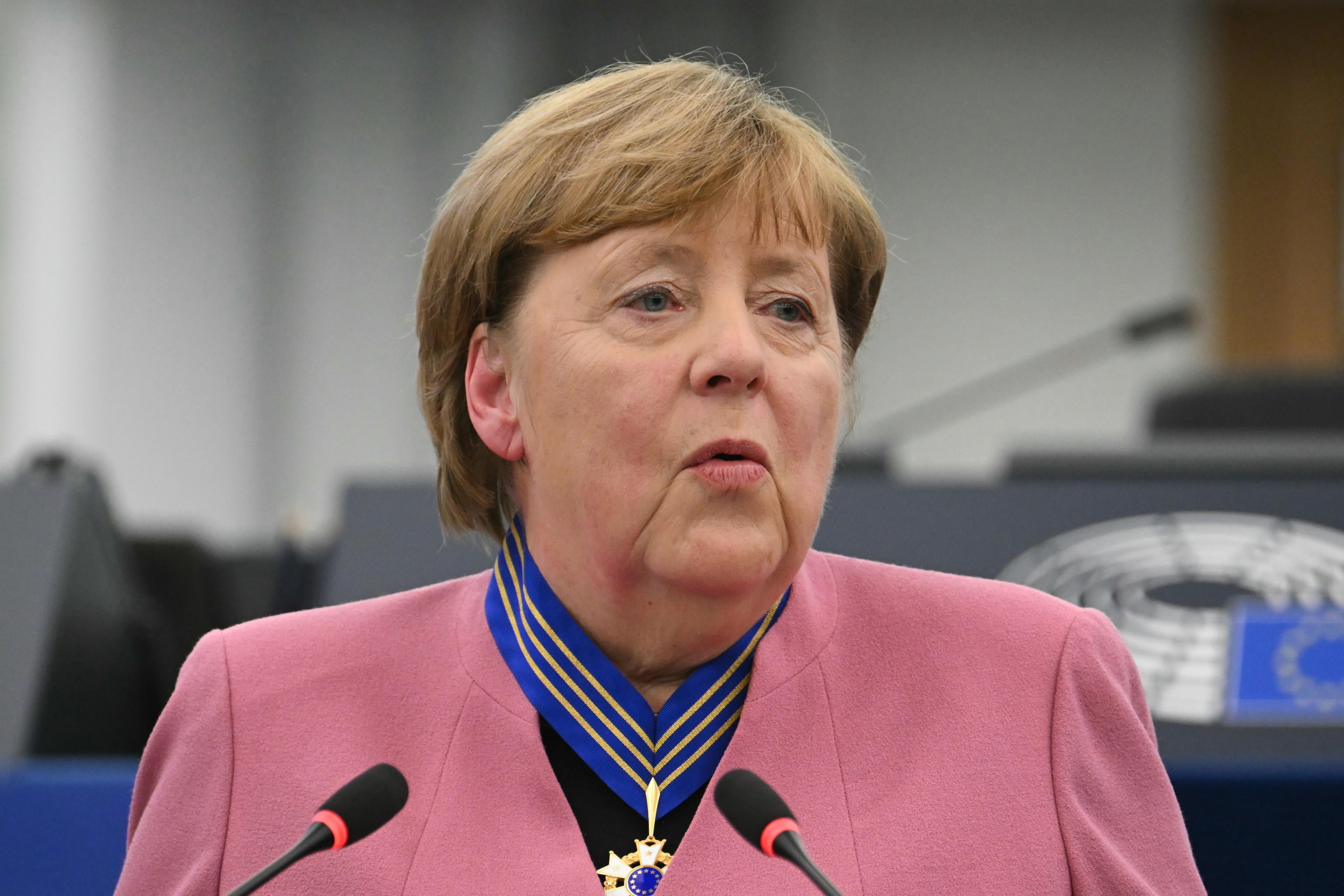 afd ha spezzato il cuore a mutti merkel da Laverita.info afd ha spezzato il cuore a mutti merkel