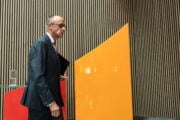 «Resto per garantire la democrazia». Il delirio di Merz orfano di consenso