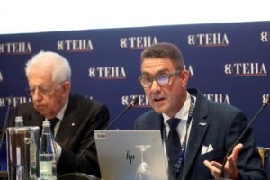 Monti fa un regalo a Vannacci: gli dà del fascista