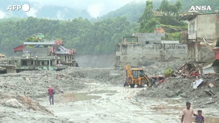 Nepal e Tibet, oltre 1.000 vittime nelle inondazioni