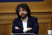 «Opponiamoci tutti»: dai moduli ai social, la rete di camici rossi per svuotare i Cpr