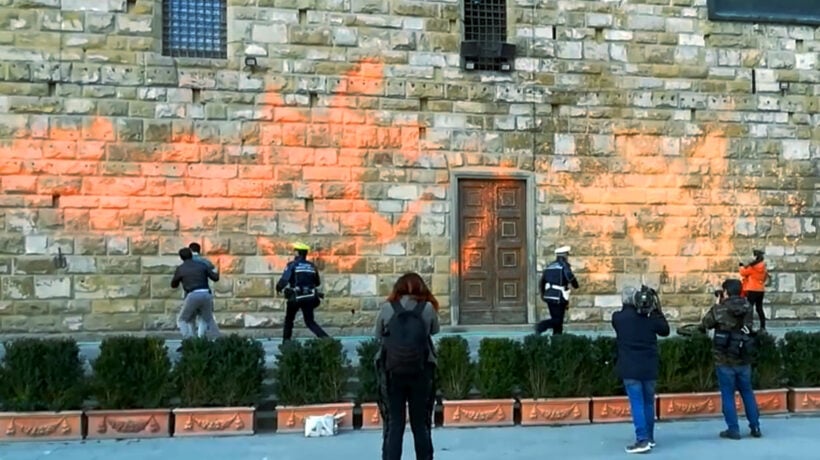 La vernice non va via. Gli estremisti green hanno rovinato la storia di Firenze