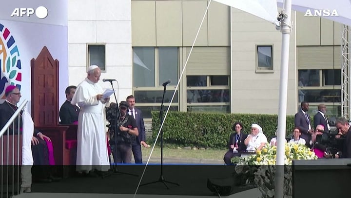 Il Papa sul fine vita: «Nessuna legge può dare la morte»