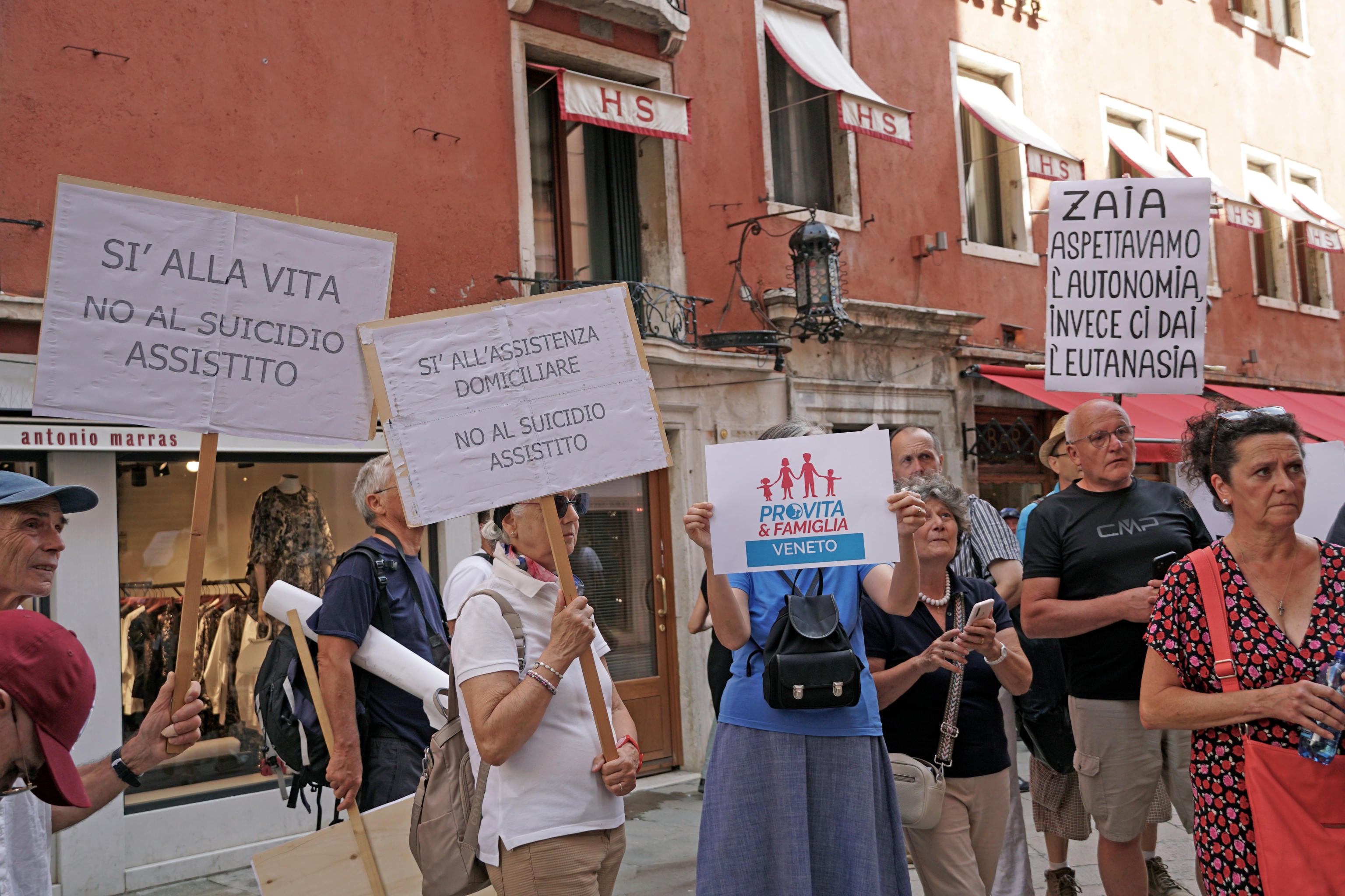 fan del suicidio assistito senza freni ora puntano a marche e parlamento da Laverita.info fan del suicidio assistito senza freni ora puntano a marche e parlamento