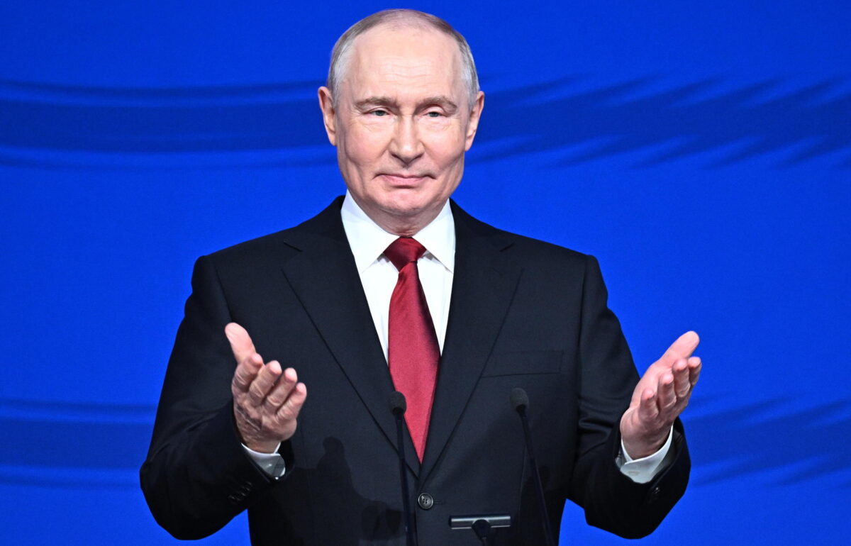 Missione Usa per la pace a Kiev. Putin ascolta: «Tregua di tre giorni»