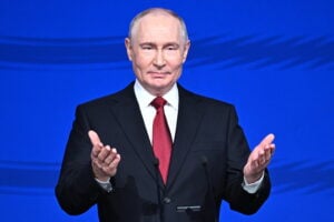 Missione Usa per la pace a Kiev. Putin ascolta: «Tregua di tre giorni»