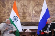 Vladimir Putin ascolta Narendra Modi al vertice Sco