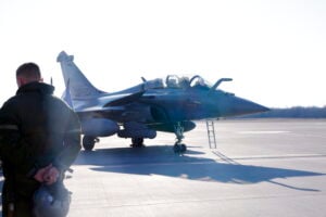 L’Ue scambia degli uccelli per droni. La psicosi mobilita un caccia Nato