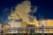 Kiev insiste coi raid sulle raffinerie