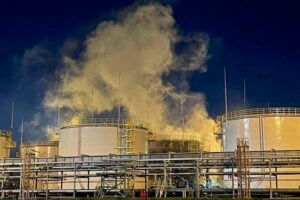 Kiev insiste coi raid sulle raffinerie