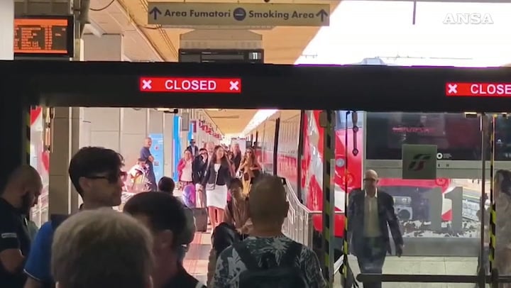 Sciopero dei treni, disagi alla stazione Porta Nuova di Torino