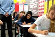 Scuola, gli uffici di Mattarella al lavoro col governo: il tetto si farà, si valutano deroghe