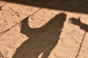 Le grooming gangs ce lo insegnano: lo stupro è la vera arma di chi ci odia