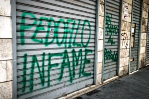 Il molestatore bengalese è recidivo: gogna per la gip che l’ha scarcerato