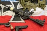 Svastiche, bombe e idee di attentati. Fermata la rete di baby suprematisti