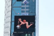 Per ogni spot una polemica. Sydney Sweeney toglie i veli alle ipocrisie femministe