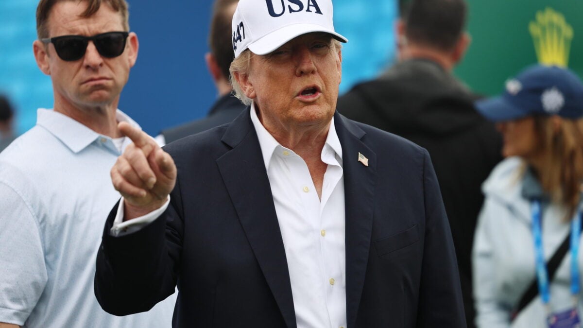 Trump annuncia l’intesa Mosca-Kiev: «Stop ai raid contro le raffinerie»