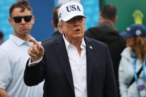 Trump annuncia l’intesa Mosca-Kiev: «Stop ai raid contro le raffinerie»
