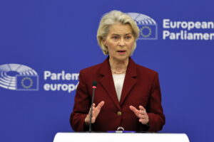 Ursula von der Leyen prepara il golpetto per far entrare Kiev in Europa