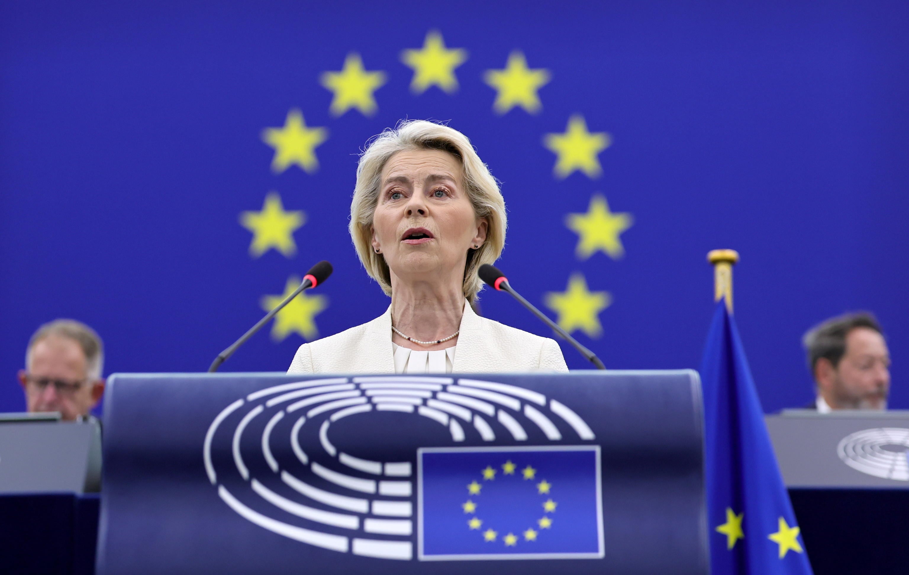 l8217ue secondo la von der leyen tutti con l8217elmetto e con la mordacchia da Laverita.info l8217ue secondo la von der leyen tutti con l8217elmetto e con la mordacchia