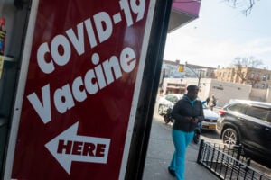 Vaccini Covid, gli Usa hanno nascosto i danni
