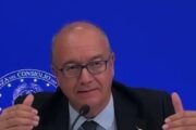 Valditara: «Multe fino a 1.000 euro per burqa e niqab»