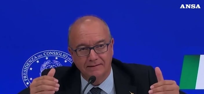 Valditara: «Multe fino a 1.000 euro per burqa e niqab»