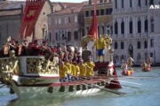 Venezia, la Regata Storica colora il Canal Grande
