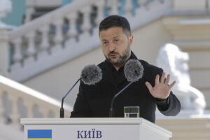 L’attentato a Zelensky era una balla «Wsj»: l’Ue in affanno sui soldi a Kiev