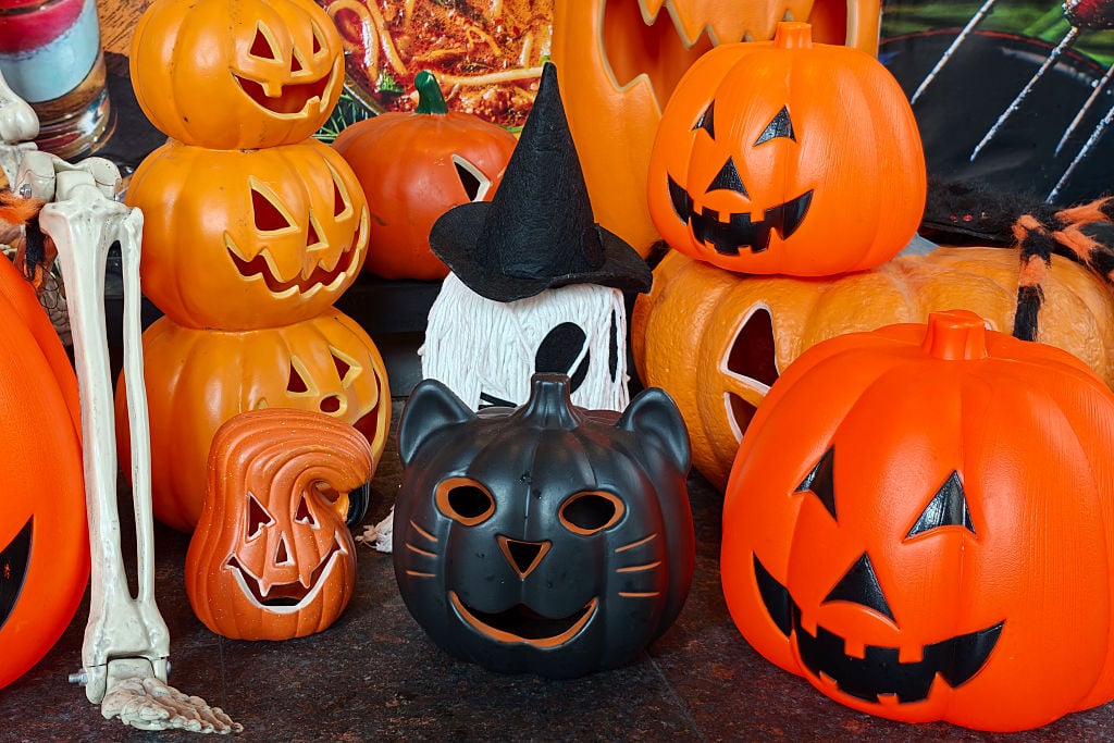 Halloween, sequestrati 27.000 prodotti tra maschere e trucchi per bambini