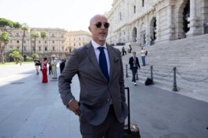 Garlasco, Sempio tace. Il legale: «Le scarpe prova a discarico più importante»
