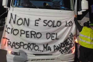 Gli autotrasportatori bloccano il Meridione