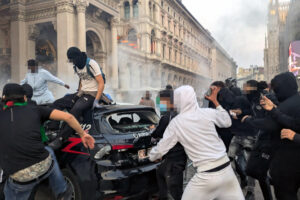 La protesta per il carovita diventa guerriglia, Milano un campo di battaglia
