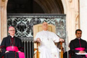Il Papa, 'la politica sostenga il matrimonio e la famiglia'