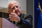 Lo «Sceriffo» indica la strada al Pd: «Manganellate? Una buona lezione»