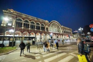 Torino, immigrato irregolare ferisce un uomo con una scheggia di bottiglia