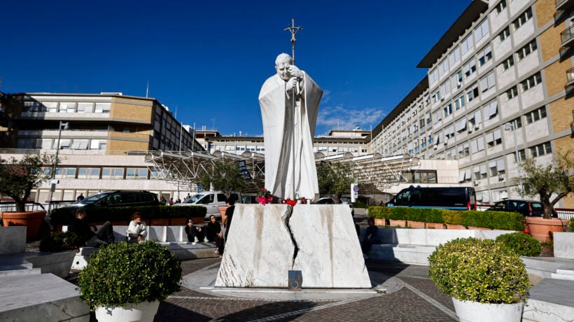 Papa Leone XIV, operazione riuscita: il sollievo dei fedeli in attesa al Gemelli
