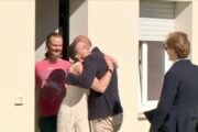 Famiglia nel bosco, dopo 11 mesi i bambini si ricongiungono ai genitori