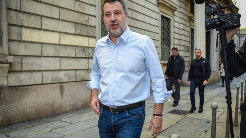 Milano, dopo i saccheggi arriva la Folgore: in campo 500 paracadutisti