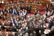 Albania, rissa in Parlamento tra maggioranza e opposizione